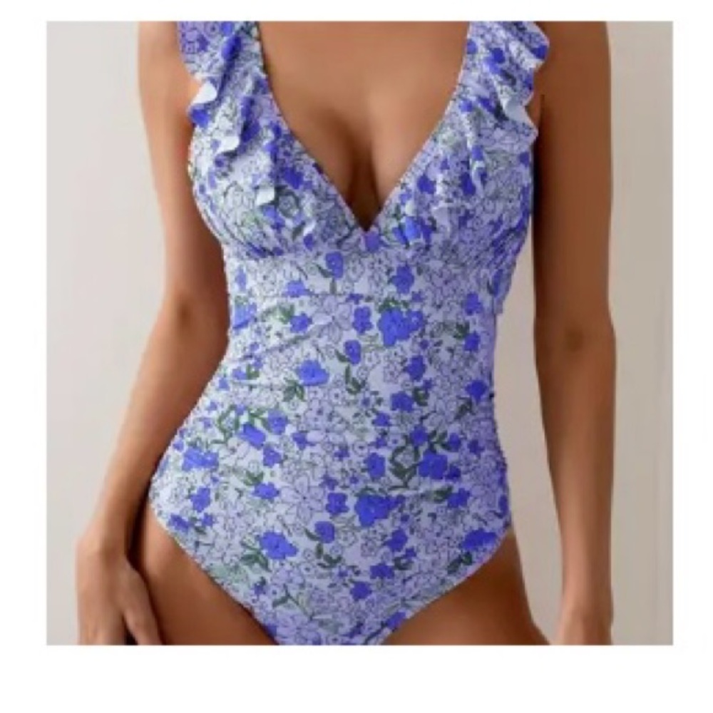 Cute suit worn once